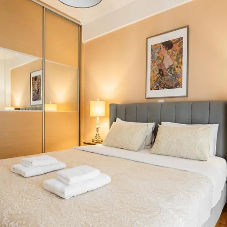 Nicholas Point And 3* Athens