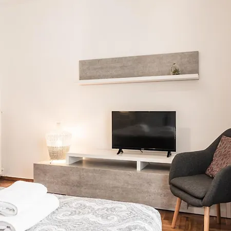 Aparthotel Nicholas Point And 3*